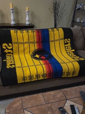 Pittsburgh Steelers Yellow & Black Throw Blanket
